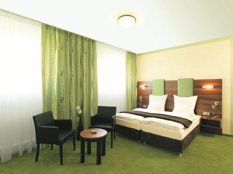 Hotel Und Cafe Paso Vierkirchen Екстериор снимка