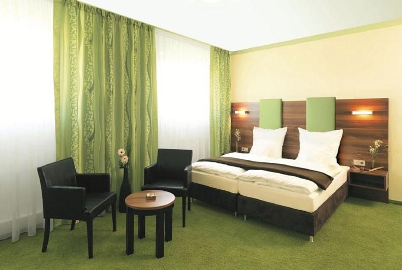 Hotel Und Cafe Paso Vierkirchen Екстериор снимка