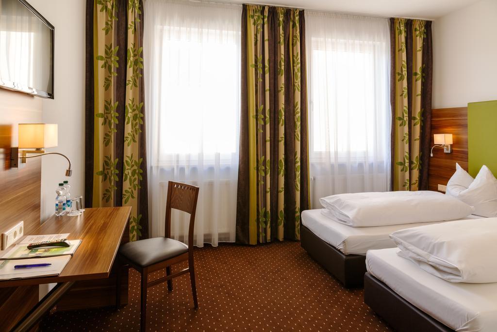 Hotel Und Cafe Paso Vierkirchen Екстериор снимка