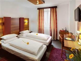 Hotel Und Cafe Paso Vierkirchen Екстериор снимка